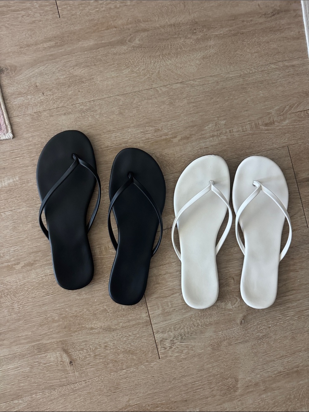 Minimalist Women's Flip Flop Sandals - Black and White
